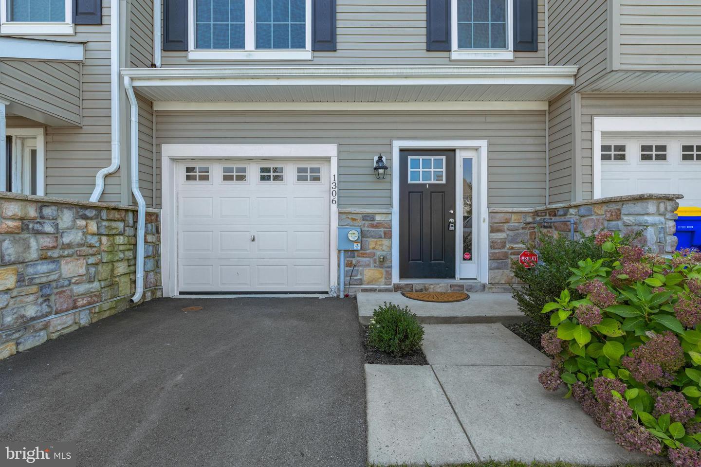 1306 Carrick Ct