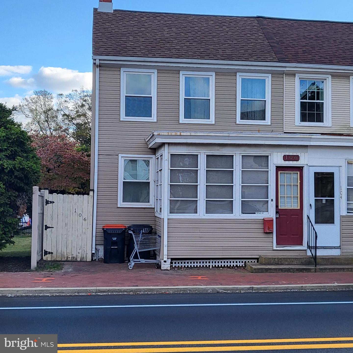 106 E Main St