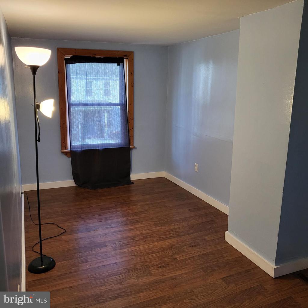 106 E Main St