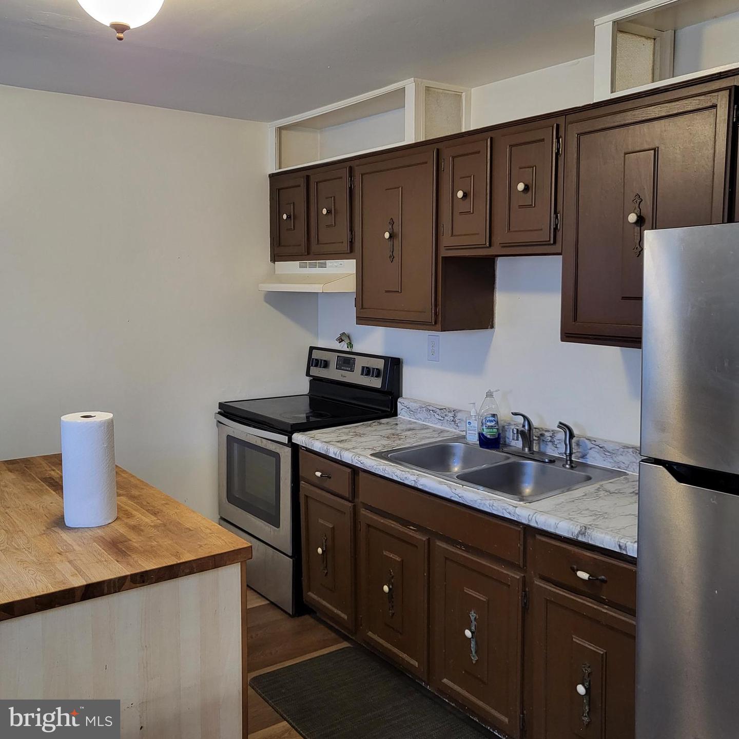 106 E Main St