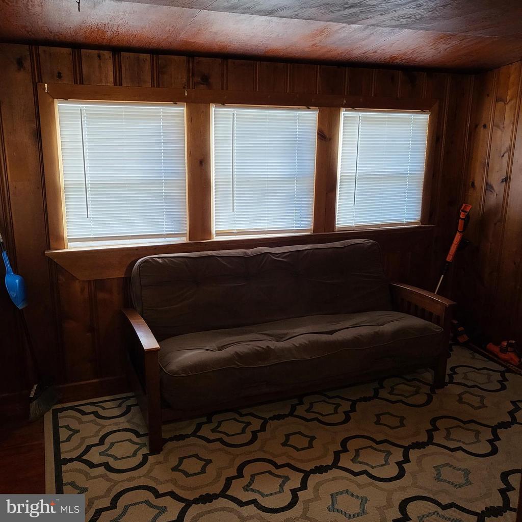 106 E Main St