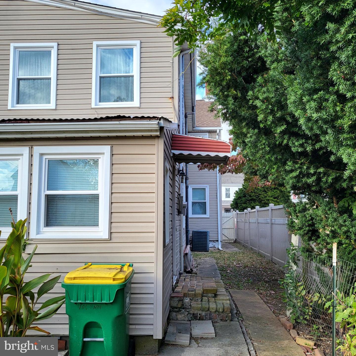 106 E Main St
