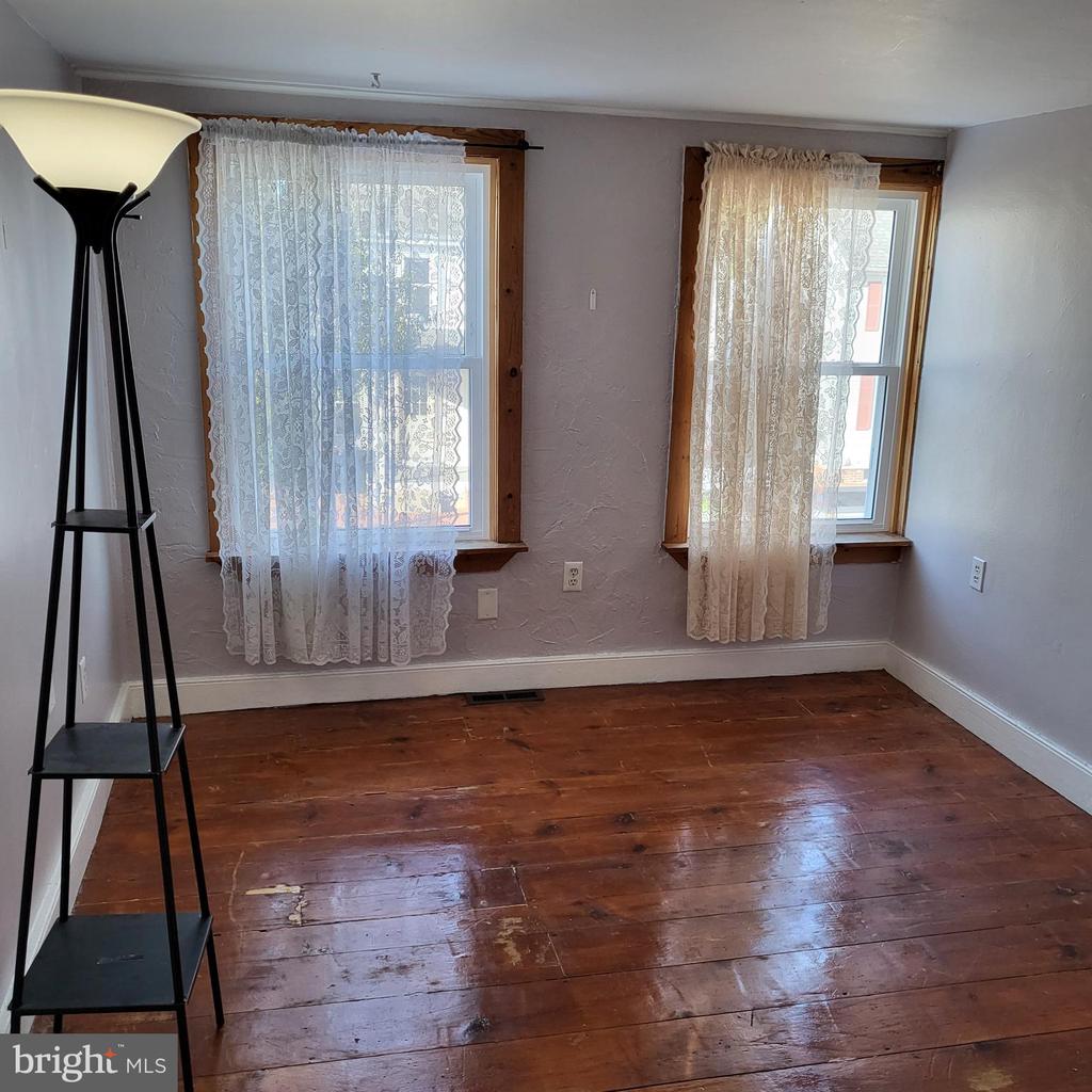 106 E Main St