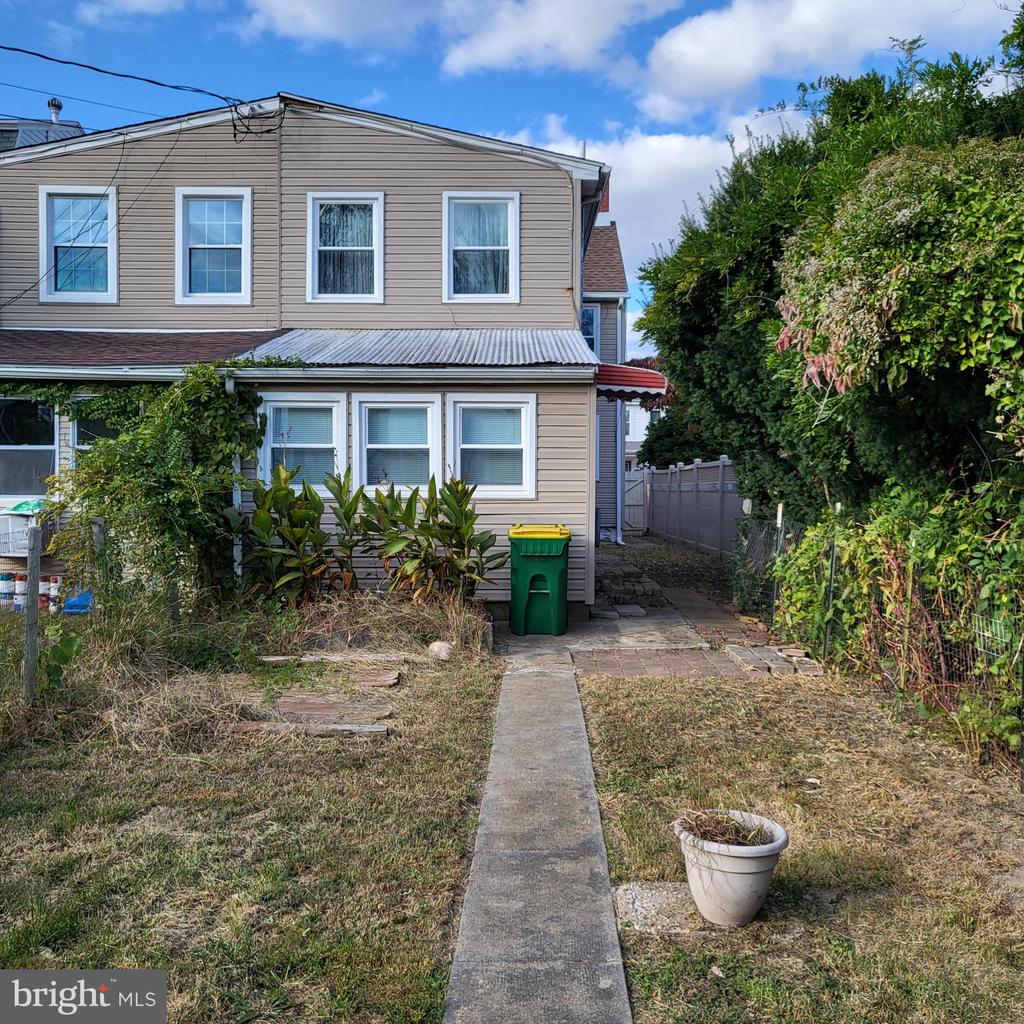 106 E Main St