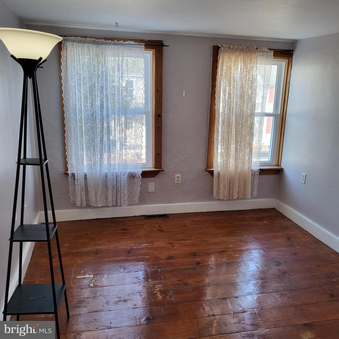 106 E Main St
