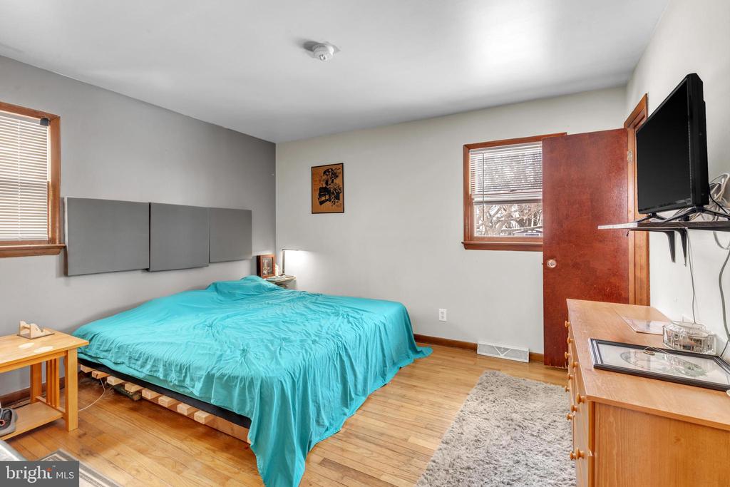 405 New St