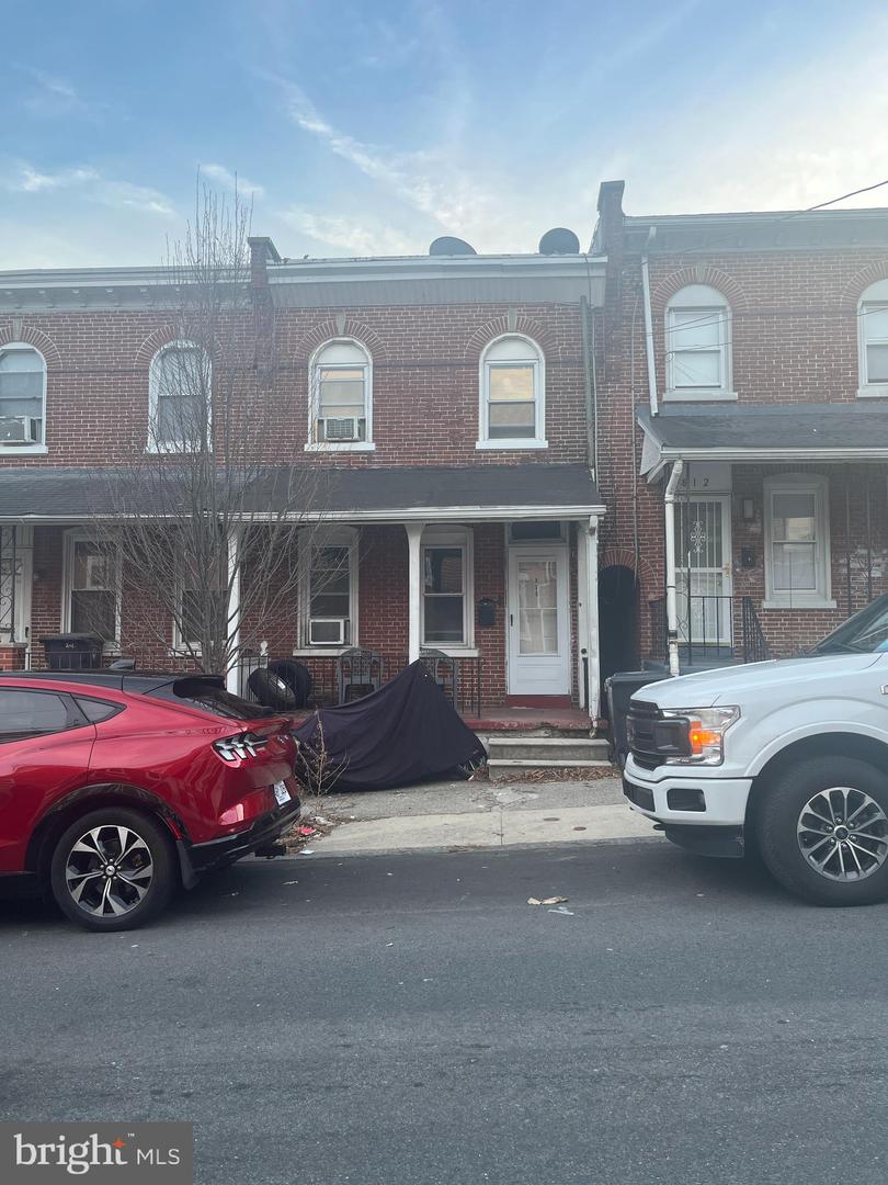 810 W 6th St