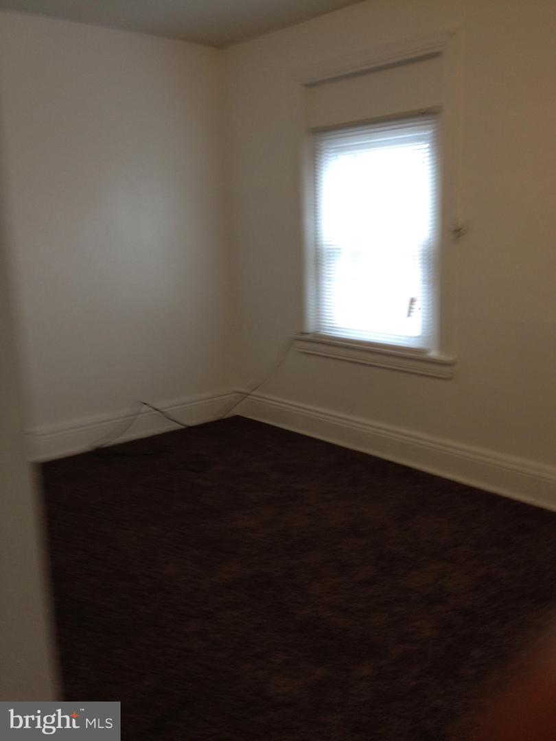 810 W 6th St