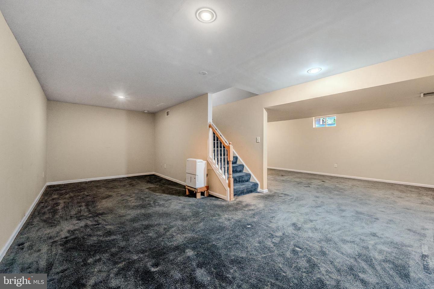 2 W Hawthorne Ct