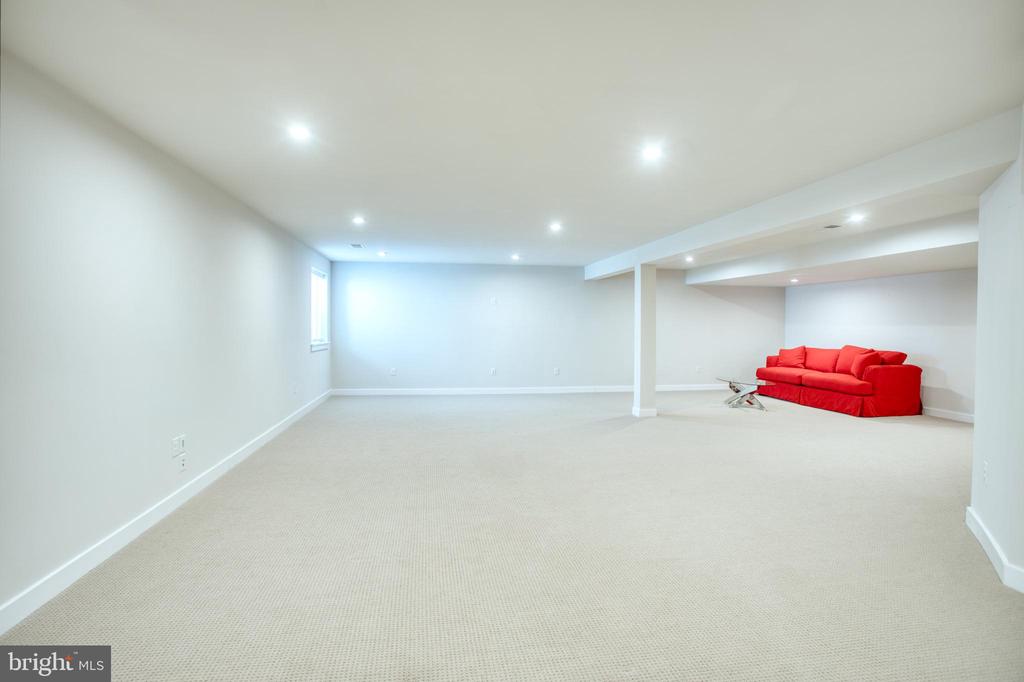 246 Anglesey Dr