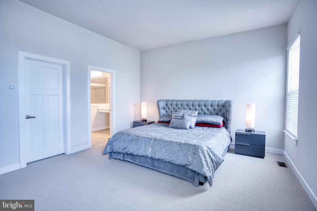 246 Anglesey Dr