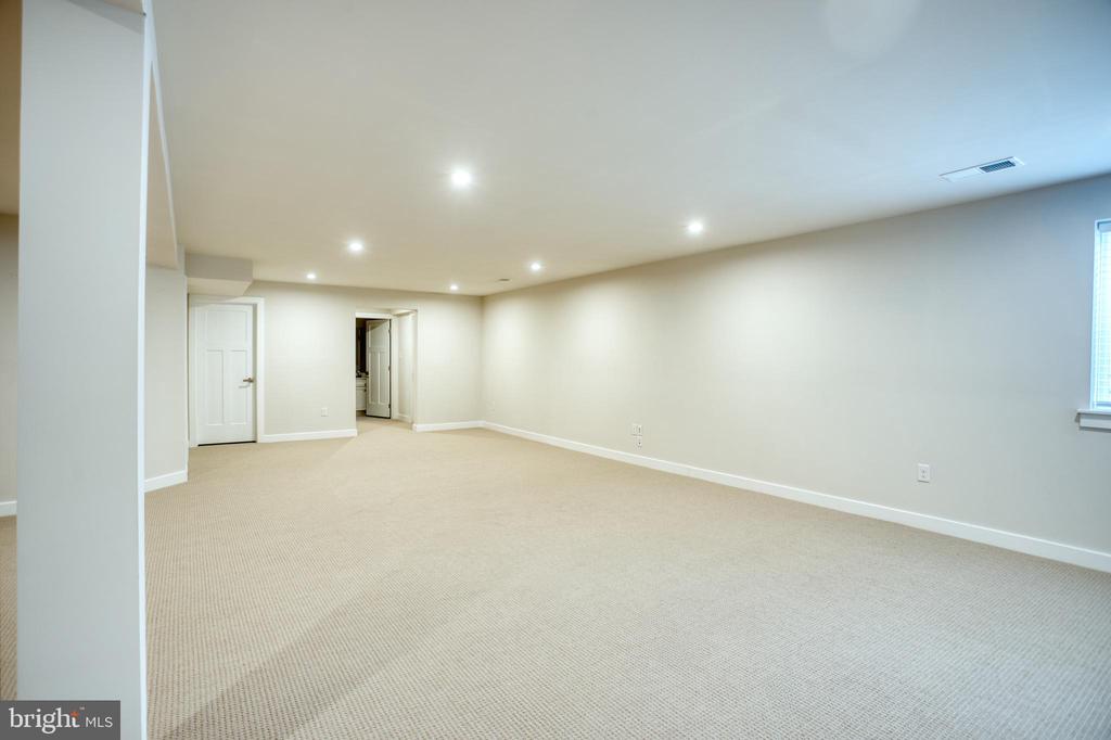 246 Anglesey Dr
