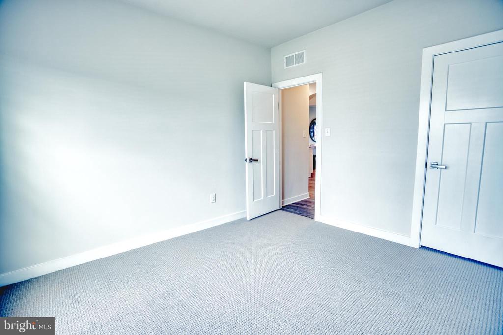 246 Anglesey Dr