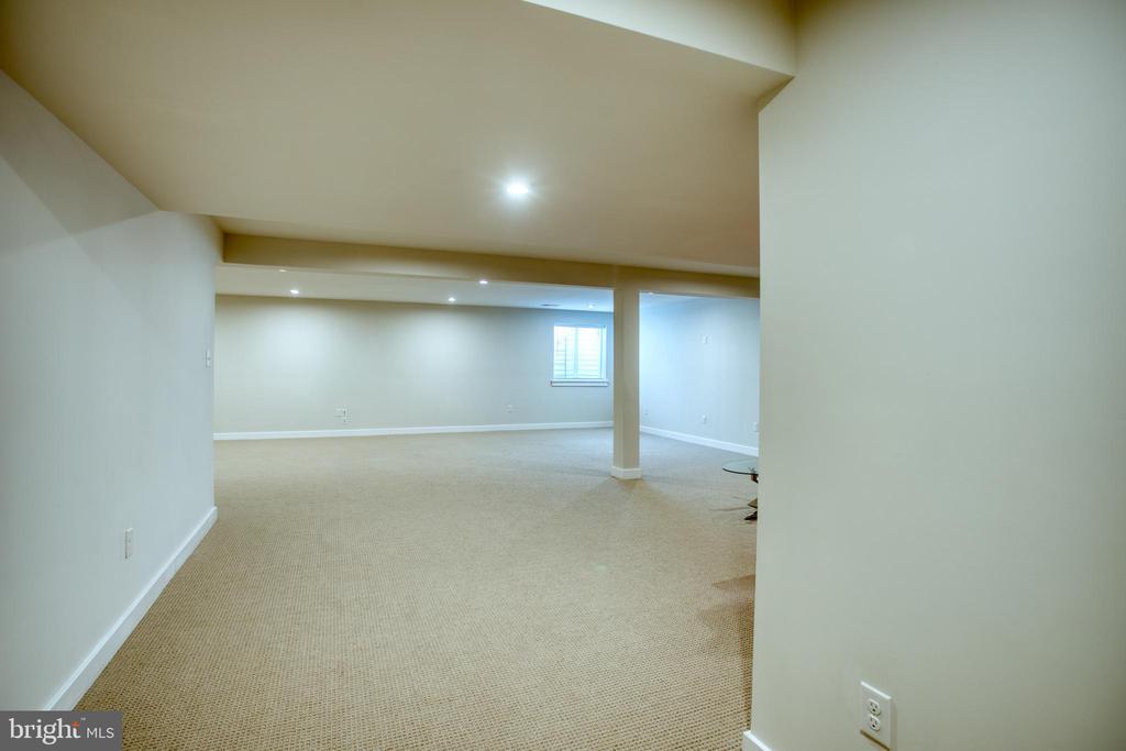 246 Anglesey Dr