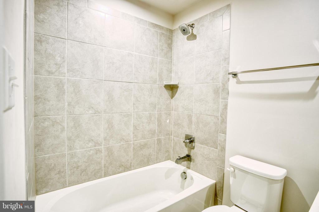 246 Anglesey Dr