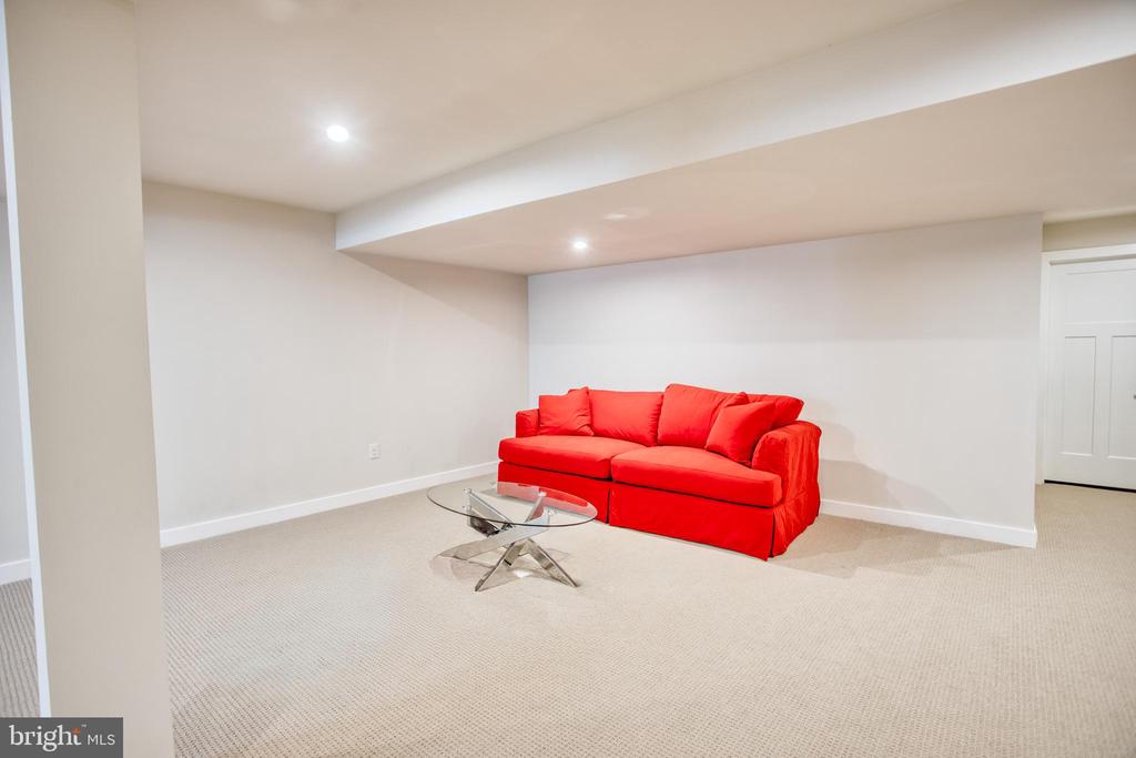 246 Anglesey Dr