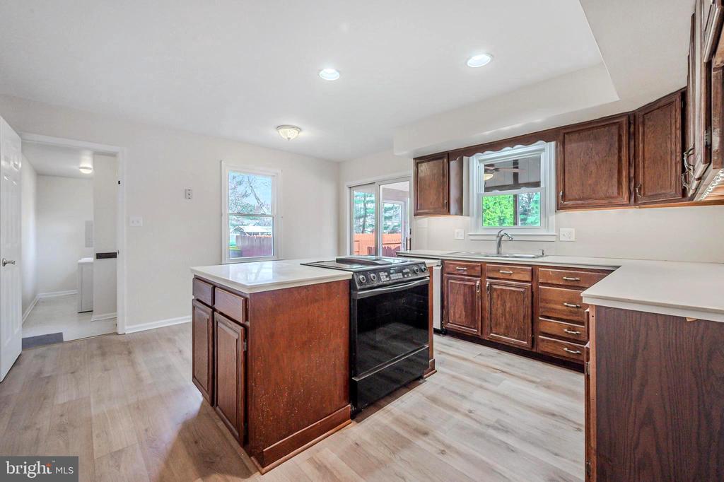 4 Phoenix Dr