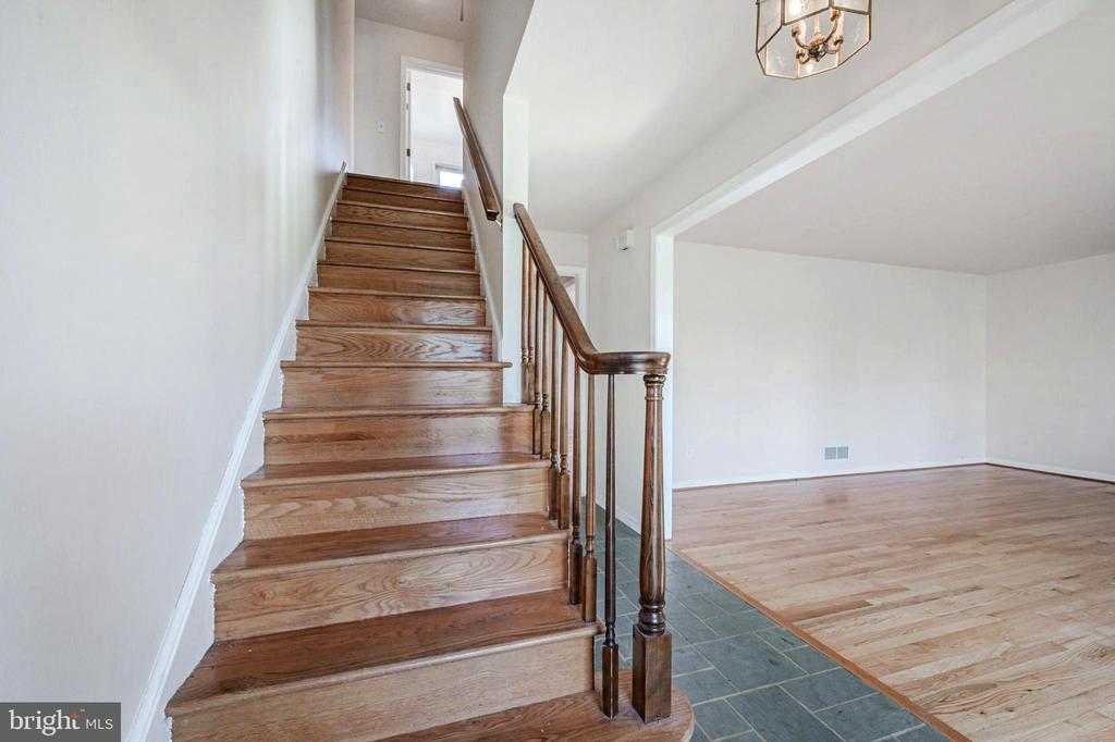 4 Phoenix Dr