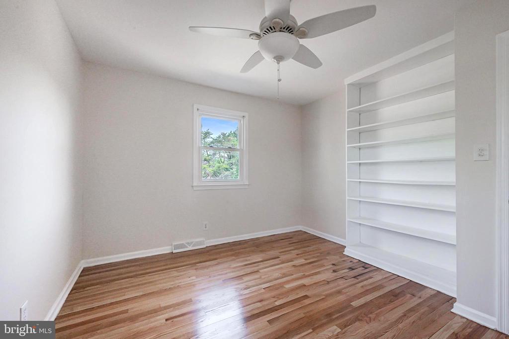 4 Phoenix Dr