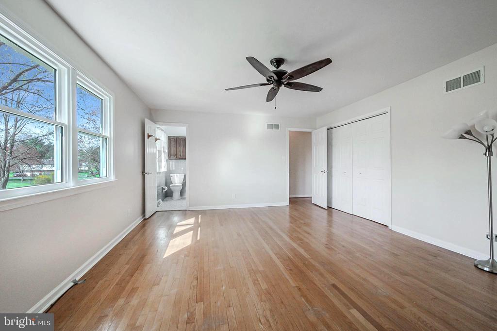 4 Phoenix Dr