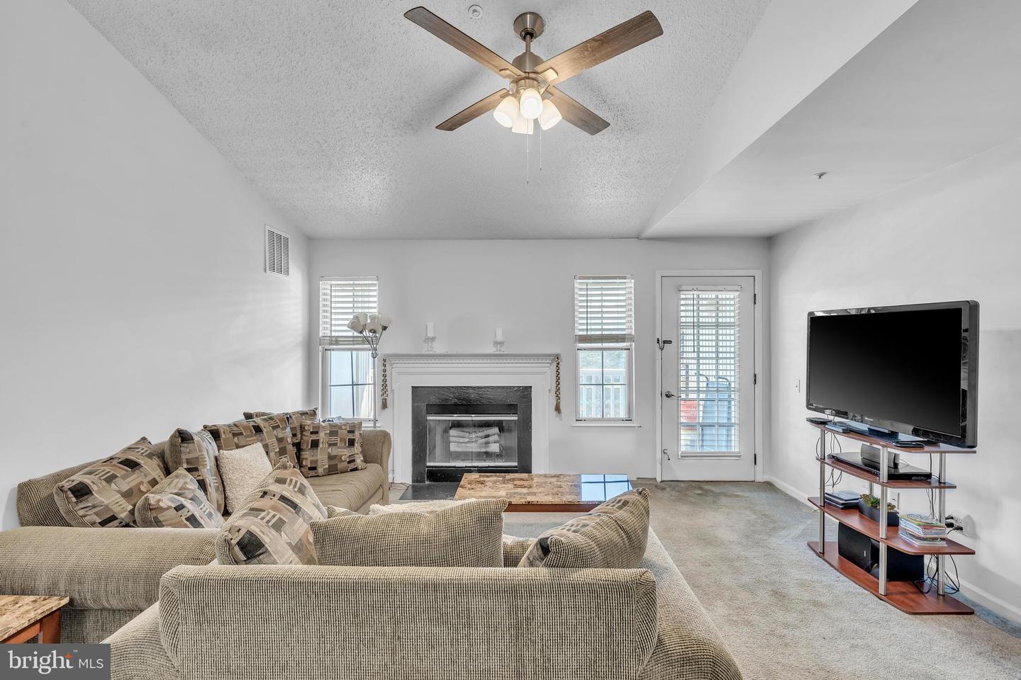 209 Waters Edge Dr #20