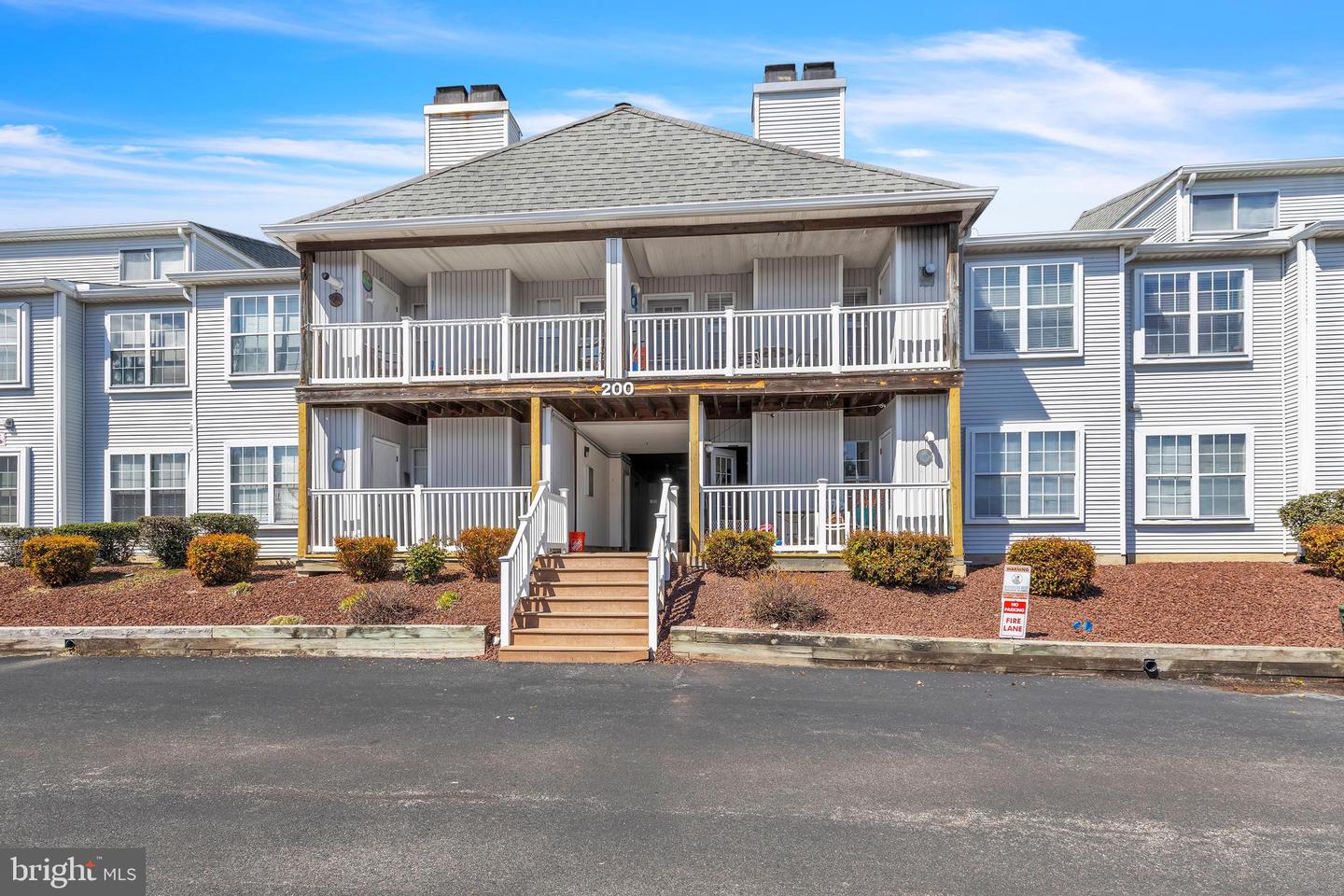 209 Waters Edge Dr #20