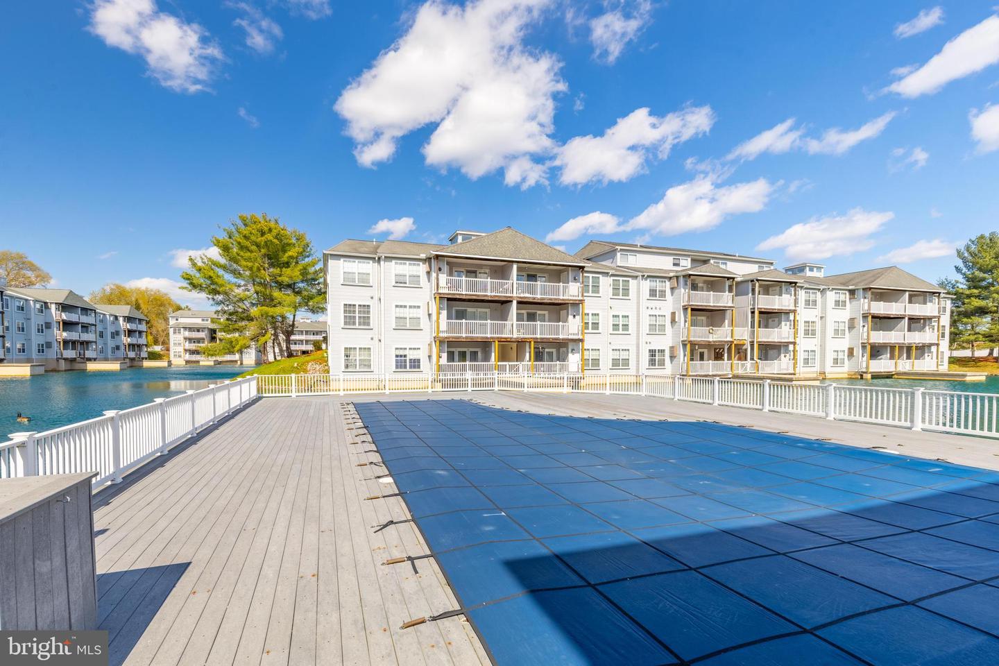209 Waters Edge Dr #20