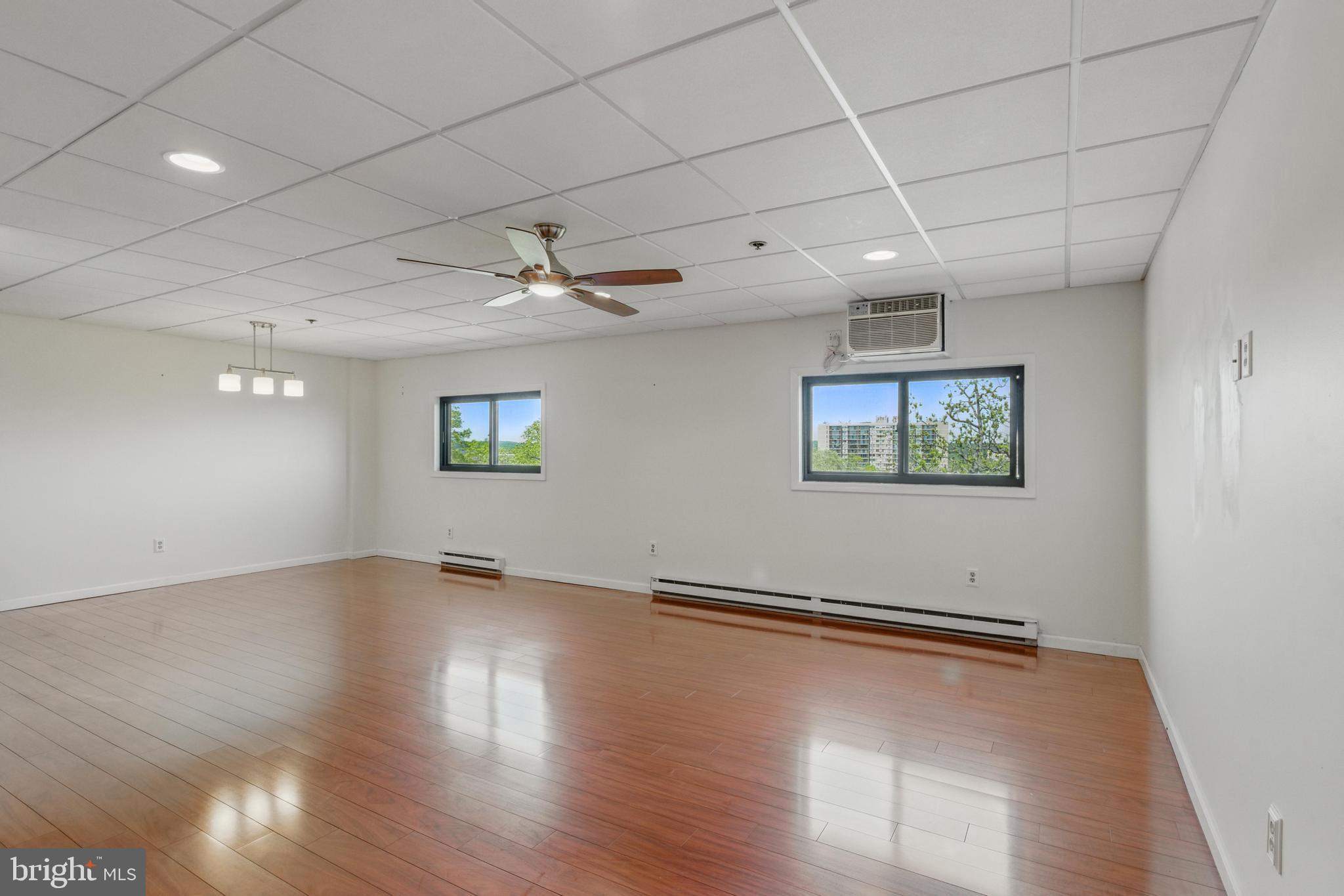 900-Unit N Broom St #23