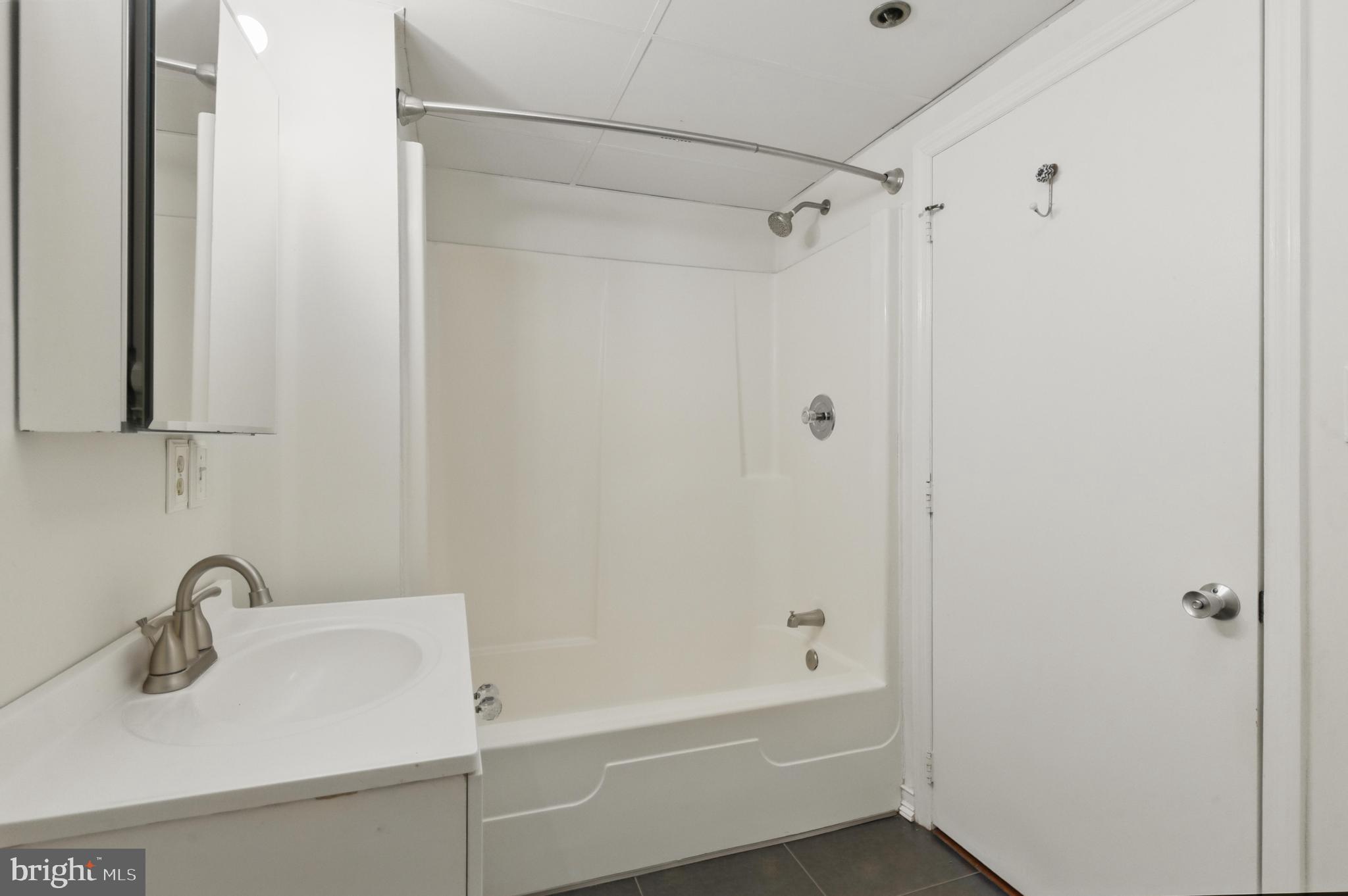 900-Unit N Broom St #23