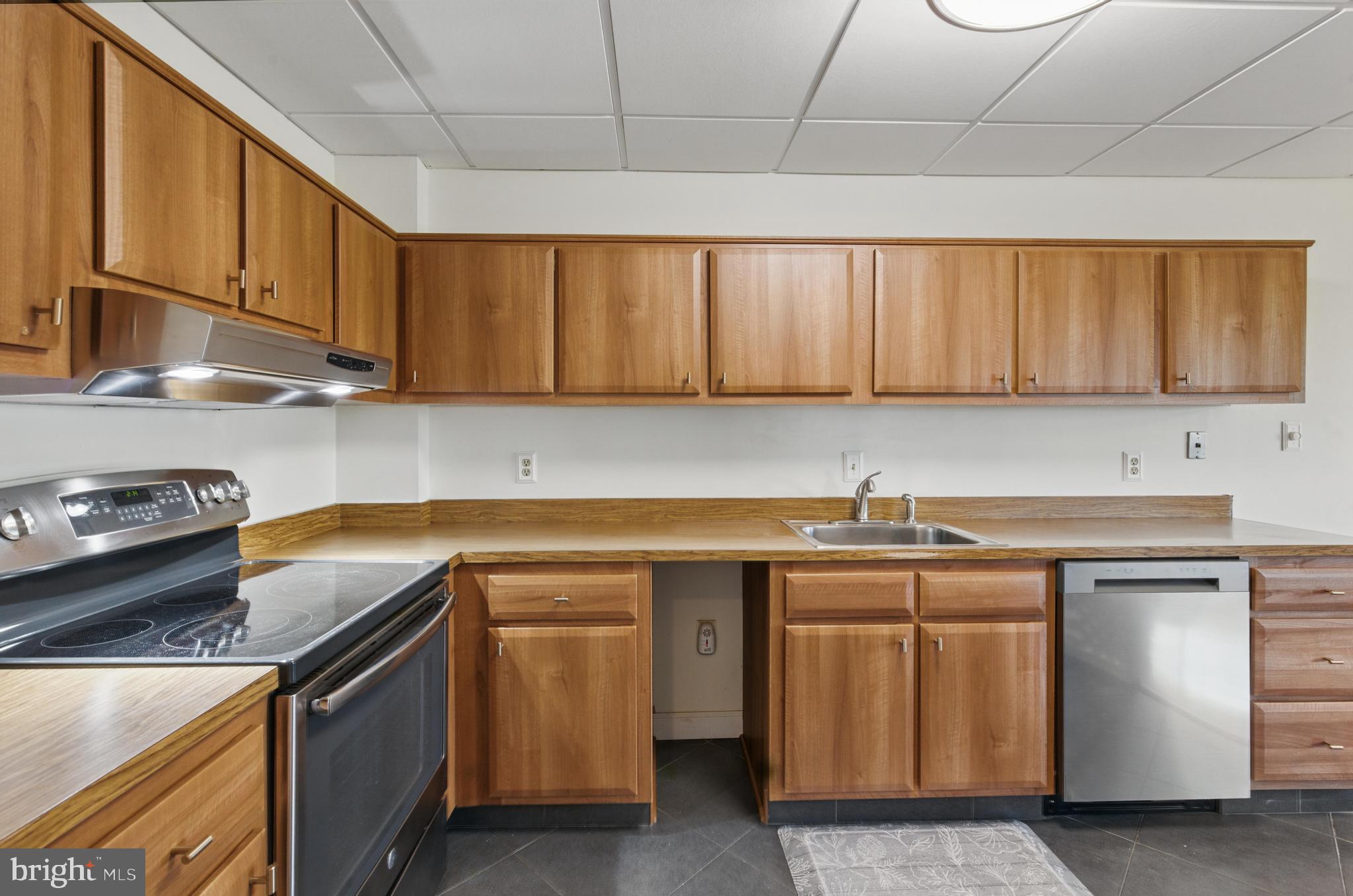 900-Unit N Broom St #23