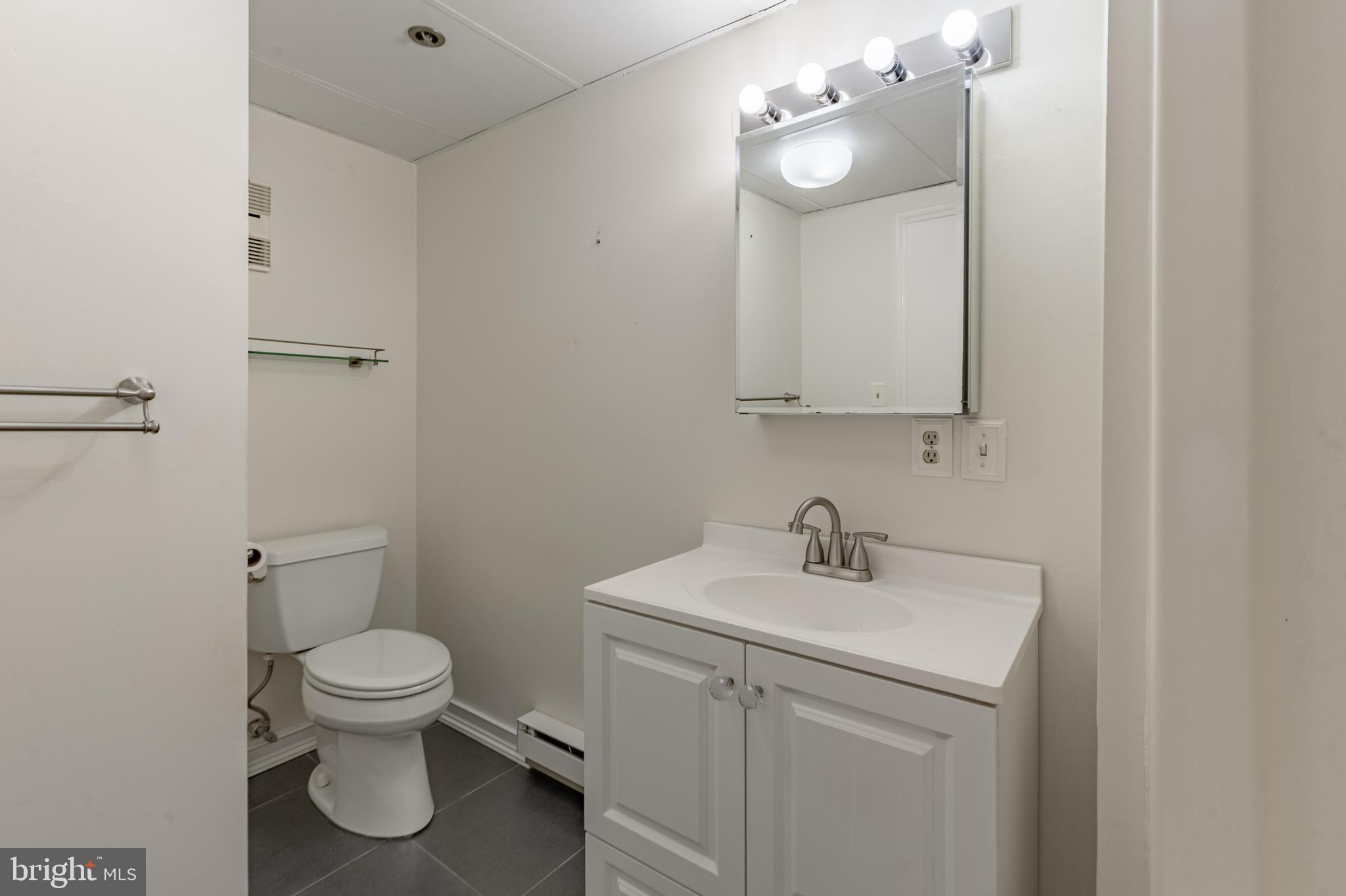 900-Unit N Broom St #23