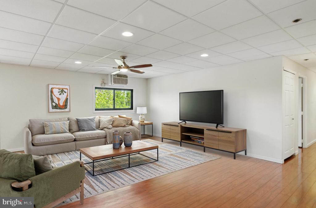 900-Unit N Broom St #23