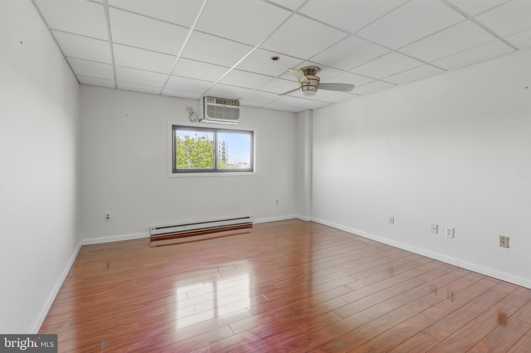 900-Unit N Broom St #23