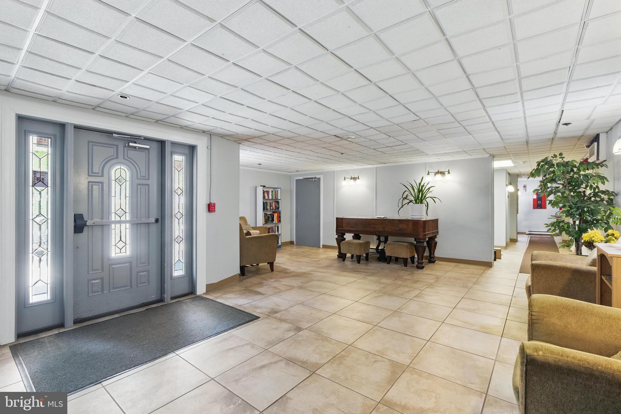 900-Unit N Broom St #23