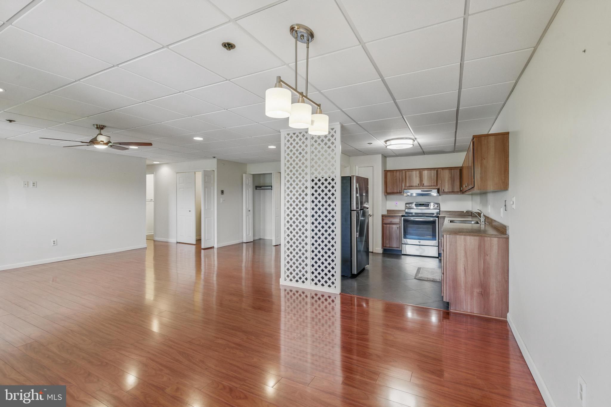 900-Unit N Broom St #23