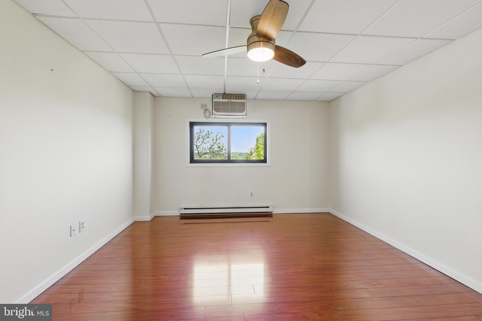 900-Unit N Broom St #23