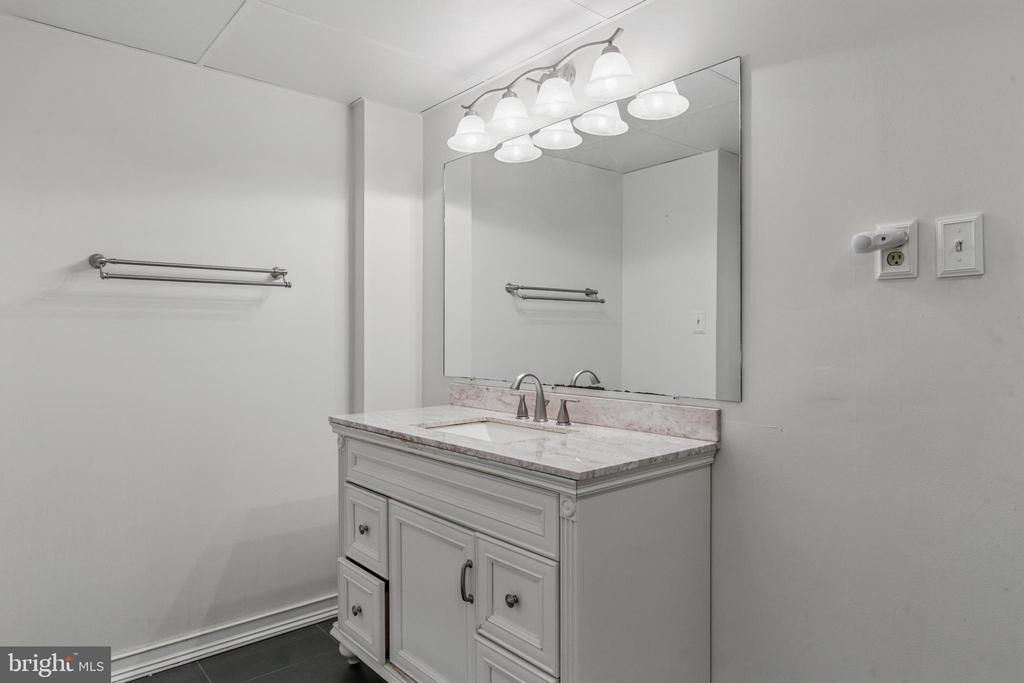 900-Unit N Broom St #23