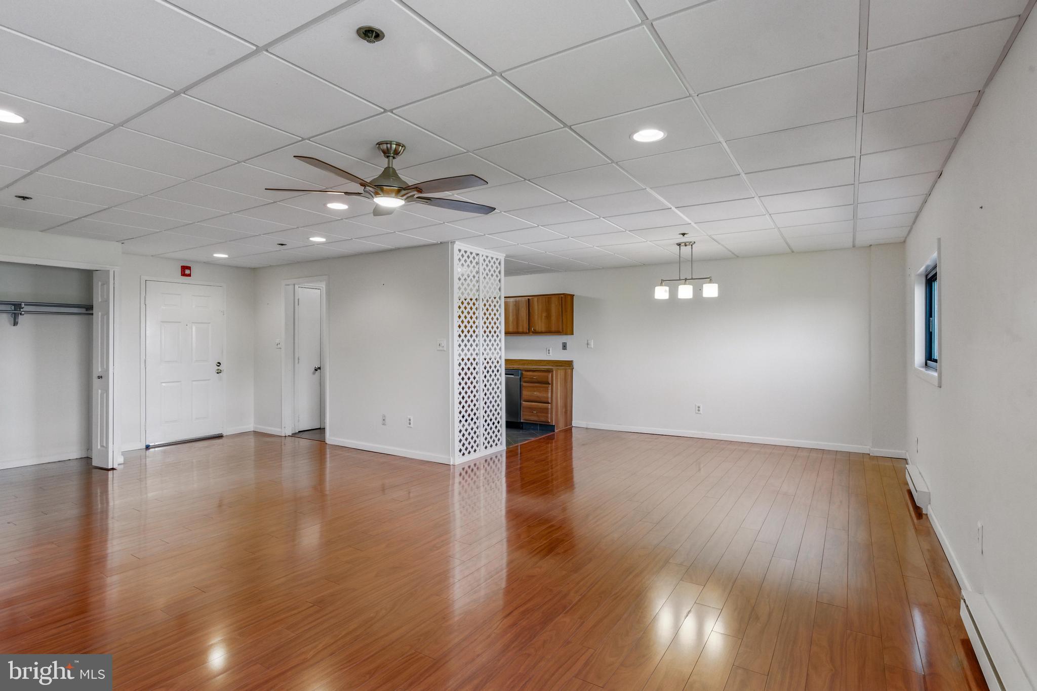 900-Unit N Broom St #23