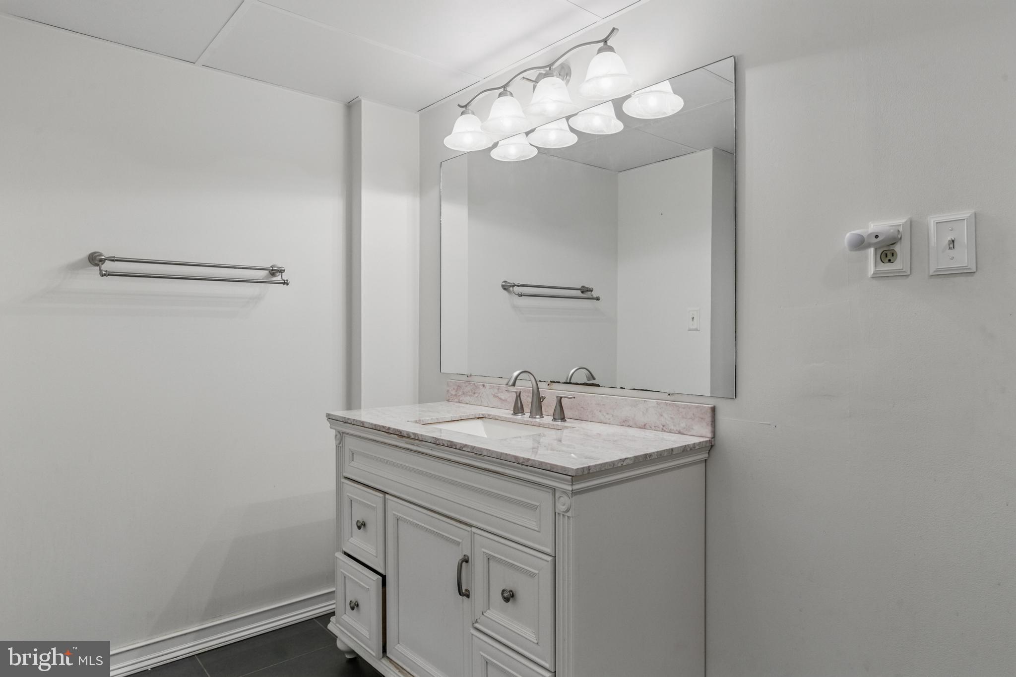 900-Unit N Broom St #23