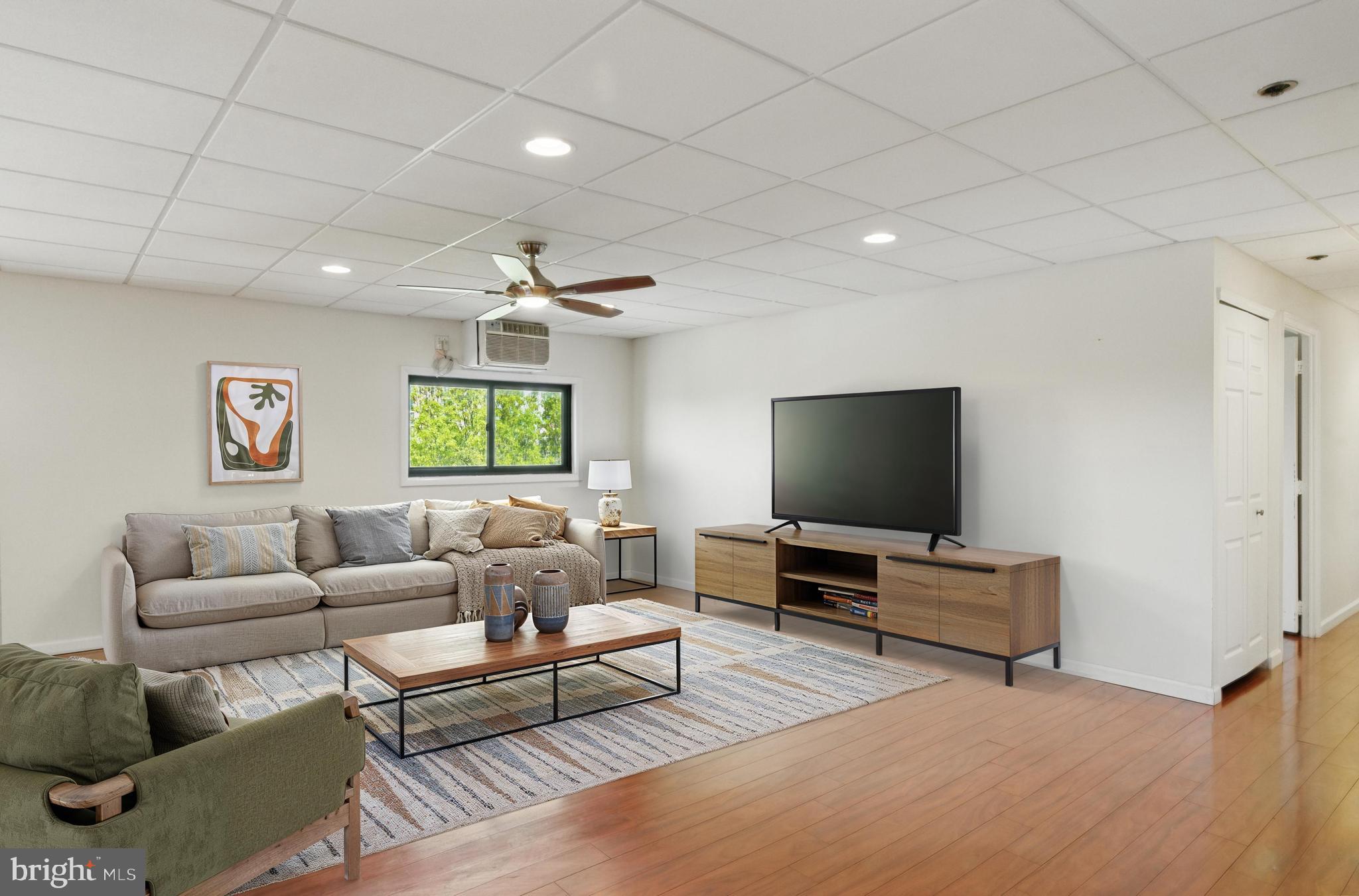 900-Unit N Broom St #23