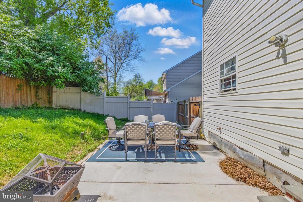 14 Robins Nest Ln