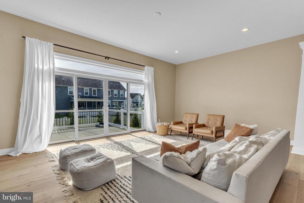 340 Ellenwood Dr