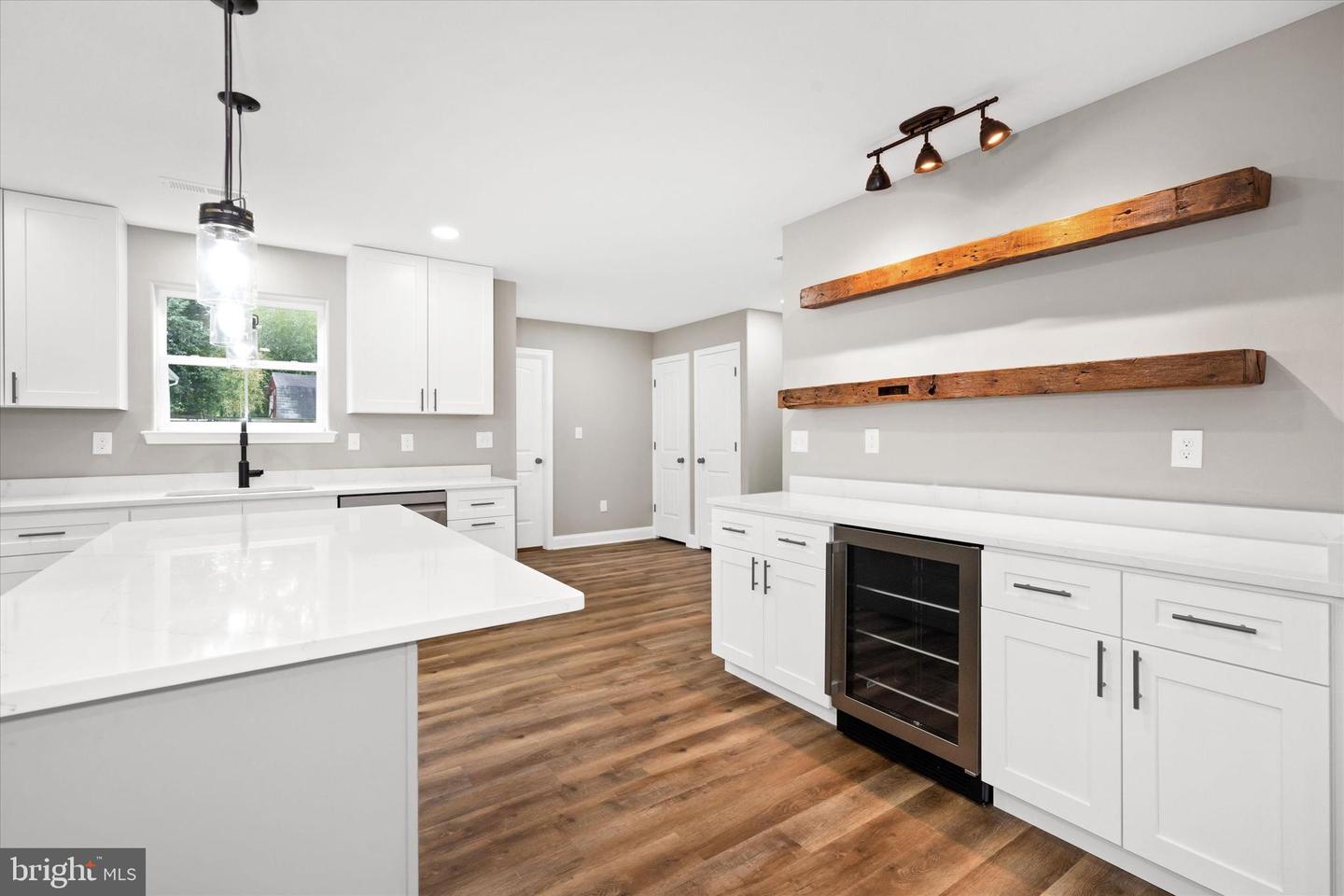 4437 Dupont Pky