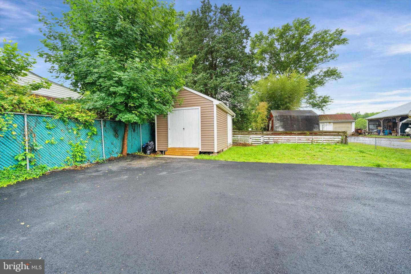4437 Dupont Pky