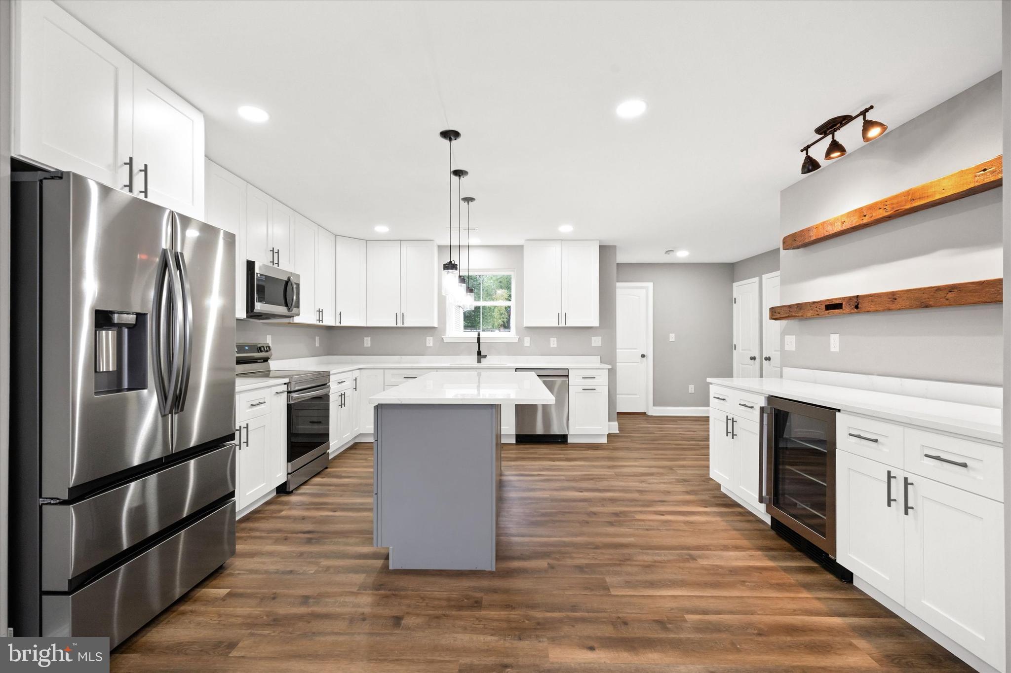 4437 Dupont Pky