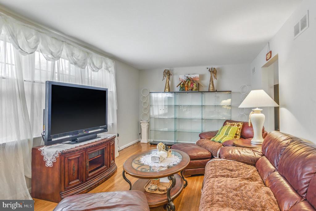 19 Melanie Dr
