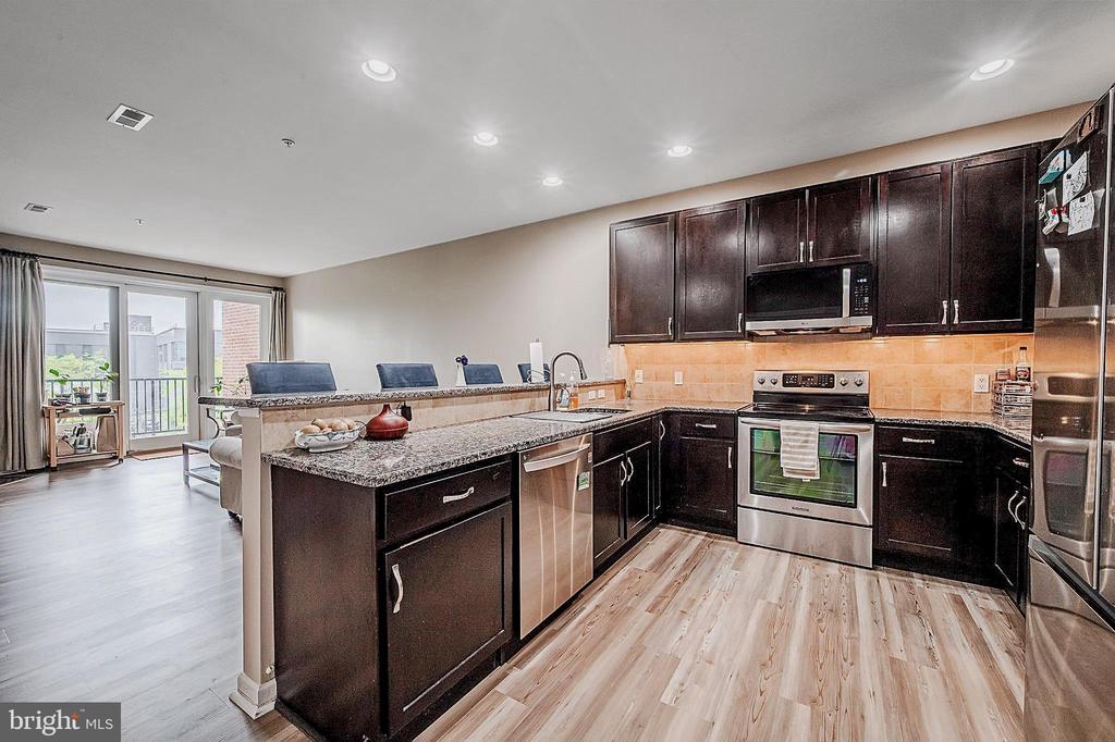 113-Unit E Main St #318