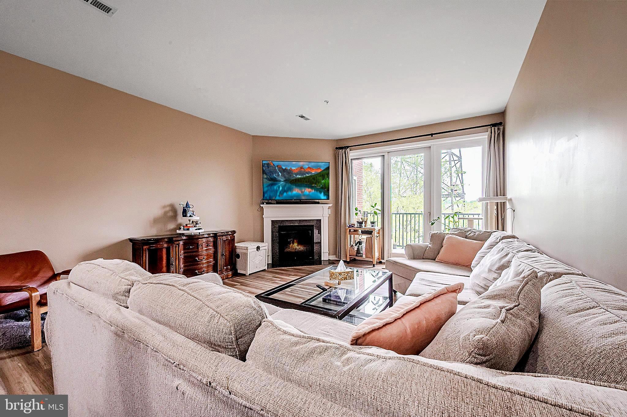 113-Unit E Main St #318