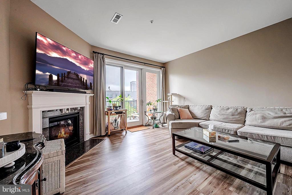 113-Unit E Main St #318