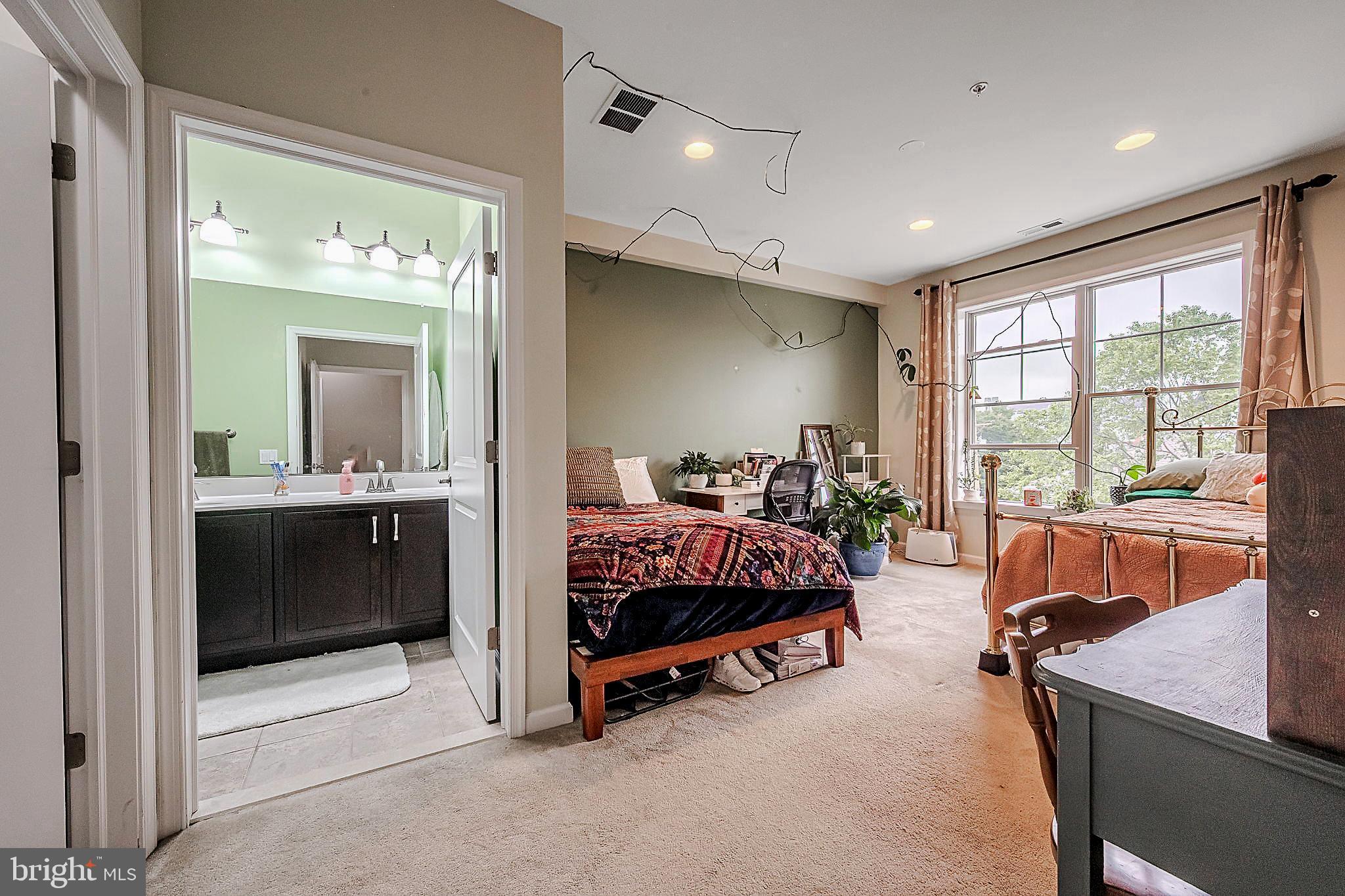 113-Unit E Main St #318